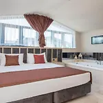 Villa Merkez De Sauna,jakuzi ,tuerk Hamami, Pool ,bbq, Isitmali Havuz ,yerden Isitma Fethiye