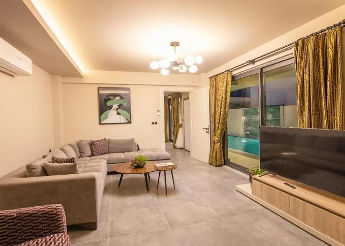 Balmain&sauna,jakuzi ,tuerk Hamami, Pool ,bbq, Isitmali Havuz ,yerden Isitma Villa