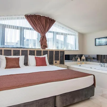 Villa Merkez De Sauna,jakuzi ,tuerk Hamami, Pool ,bbq, Isitmali Havuz ,yerden Isitma Fethiye