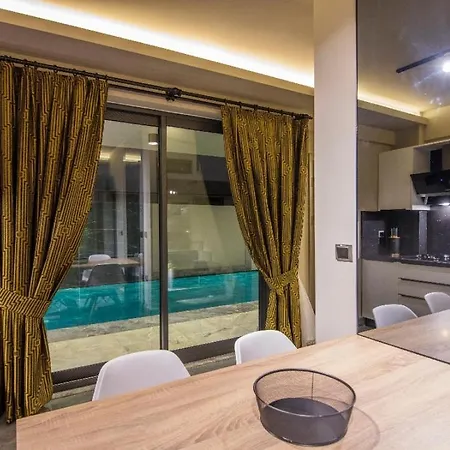 Balmain&sauna,jakuzi ,tuerk Hamami, Pool ,bbq, Isitmali Havuz ,yerden Isitma Vilă