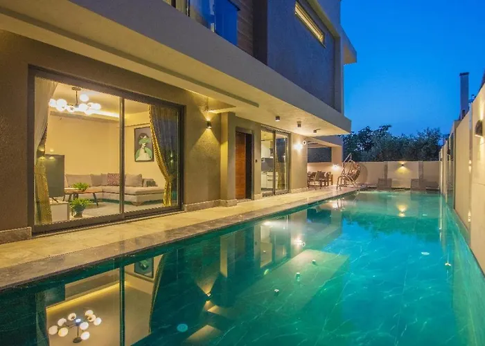 Вилла Fethiye Merkez De Sauna,Jakuzi ,Tuerk Hamami, Pool ,Bbq, Isitmali Havuz ,Yerden Isitma Фетхие