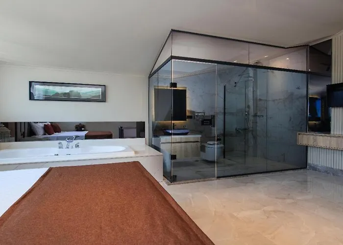 Merkez De Sauna,jakuzi ,tuerk Hamami, Pool ,bbq, Isitmali Havuz ,yerden Isitma פאטהיה