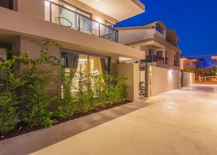 Вилла Fethiye Merkez De Sauna,Jakuzi ,Tuerk Hamami, Pool ,Bbq, Isitmali Havuz ,Yerden Isitma *