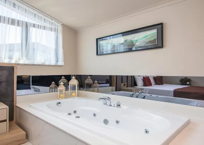 Fethiye Merkez De Sauna,Jakuzi ,Tuerk Hamami, Pool ,Bbq, Isitmali Havuz ,Yerden Isitma