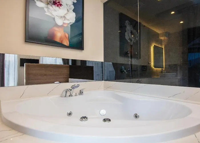 Merkez De Sauna,jakuzi ,tuerk Hamami, Pool ,bbq, Isitmali Havuz ,yerden Isitma