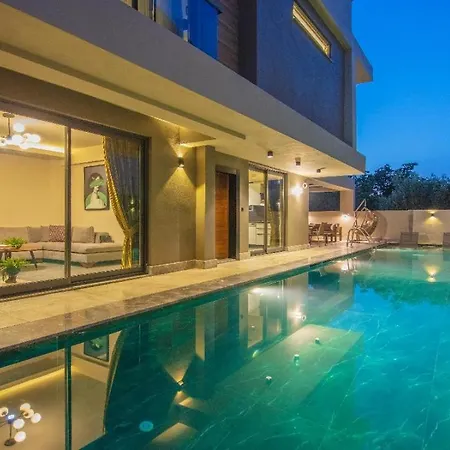 빌라 Balmain&sauna,jakuzi ,tuerk Hamami, Pool ,bbq, Isitmali Havuz ,yerden Isitma 페티예