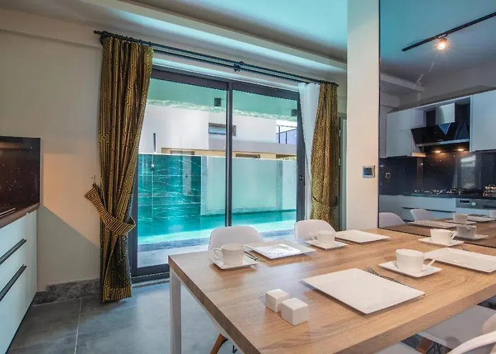 Willa Fethiye Merkez De Sauna,Jakuzi ,Tuerk Hamami, Pool ,Bbq, Isitmali Havuz ,Yerden Isitma Fethiye