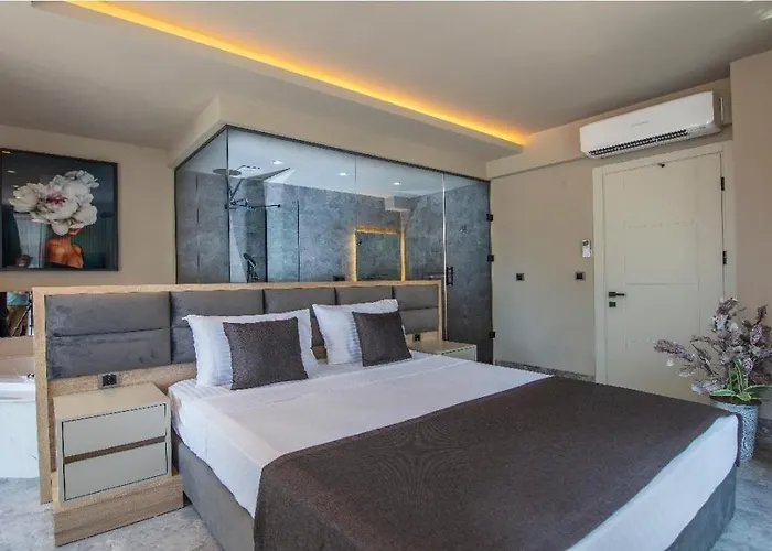 Fethiye Merkez De Sauna,Jakuzi ,Tuerk Hamami, Pool ,Bbq, Isitmali Havuz ,Yerden Isitma Fethiye