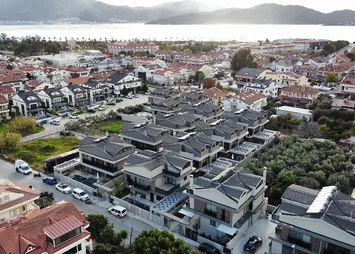 Fethiye Merkez De Sauna,Jakuzi ,Tuerk Hamami, Pool ,Bbq, Isitmali Havuz ,Yerden Isitma Fethiye